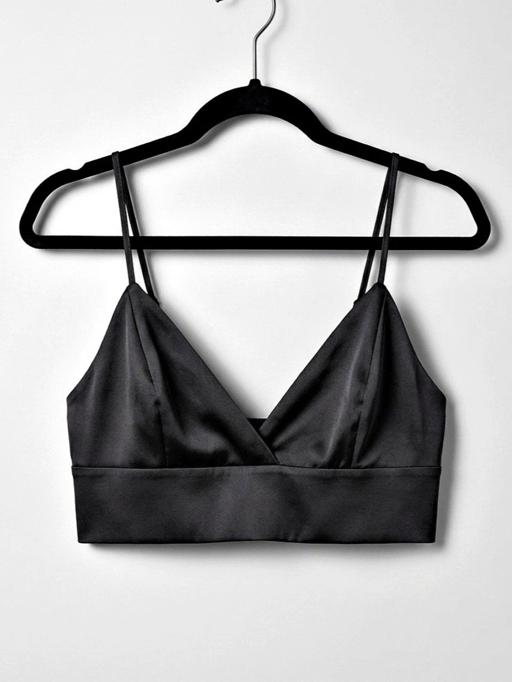Babaton Aritzia Satin V-Neck Bralette in Black - Large - Like New